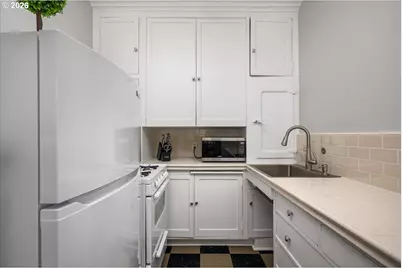 709 SW 16th Ave #505, Portland, OR 97205 - Photo 17