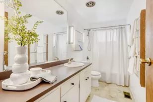 12340 NE Hassalo St, Portland, OR 97230 - Photo 17