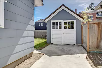 3914 NE Laddington Ct, Portland, OR 97232 - Photo 3