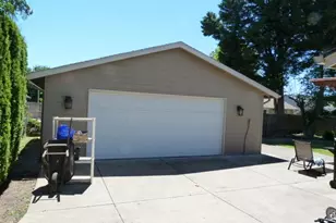 1575 Canary Ct, Salem, OR 97301 - Photo 5