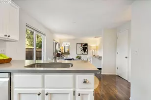 8885 SW 76th Pl, Portland, OR 97223 - Photo 9