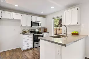 8885 SW 76th Pl, Portland, OR 97223 - Photo 11