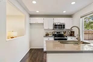 8885 SW 76th Pl, Portland, OR 97223 - Photo 9