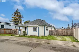 139 R St, Riddle, OR 97469 - Photo 3