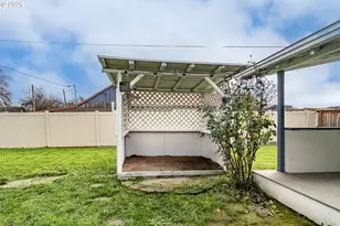 139 R St, Riddle, OR 97469 - Photo 27