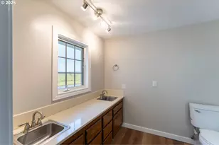 10001 SE Amity Dayton Hwy, McMinnville, OR 97128 - Photo 15