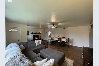 1575 N Hemlock St, Coquille, OR 97423 - Photo 3