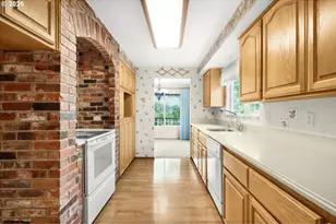 2225 W 28th Ave, Eugene, OR 97405 - Photo 11
