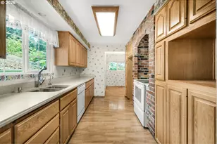 2225 W 28th Ave, Eugene, OR 97405 - Photo 9