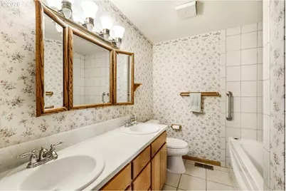 2225 W 28th Ave, Eugene, OR 97405 - Photo 15
