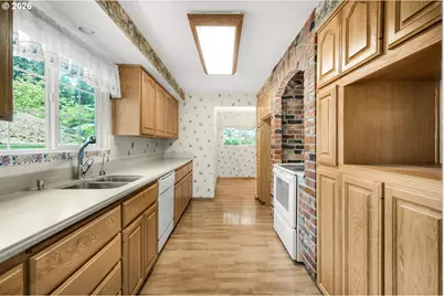 2225 W 28th Ave, Eugene, OR 97405 - Photo 11