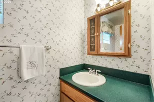 2225 W 28th Ave, Eugene, OR 97405 - Photo 17