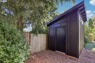 9745 SW Inglewood Ct, Portland, OR 97225 - Photo 37