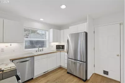 13617 NE Glendoveer Ct, Portland, OR 97230 - Photo 15