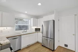 13617 NE Glendoveer Ct, Portland, OR 97230 - Photo 15