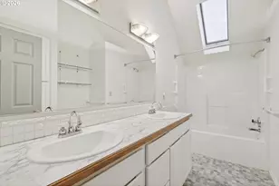 13617 NE Glendoveer Ct, Portland, OR 97230 - Photo 7