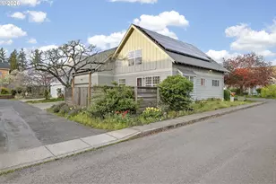 13617 NE Glendoveer Ct, Portland, OR 97230 - Photo 35