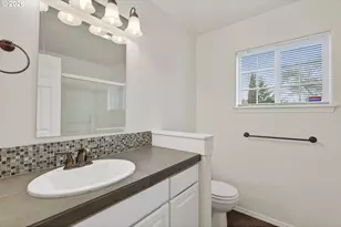 13617 NE Glendoveer Ct, Portland, OR 97230 - Photo 11