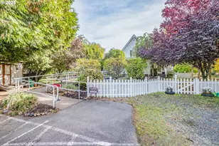 209 Templeton St, Brownsville, OR 97327 - Photo 5