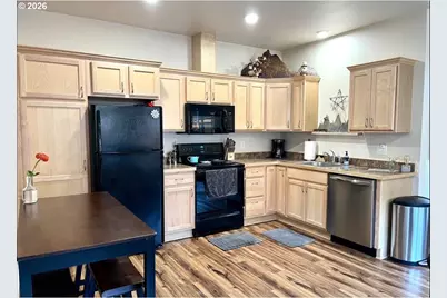 1640 19th St, Florence, OR 97439 - Photo 3