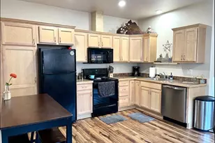 1640 19th St, Florence, OR 97439 - Photo 3