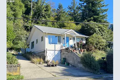 860 8th Ter, Coos Bay, OR 97420 - Photo 3