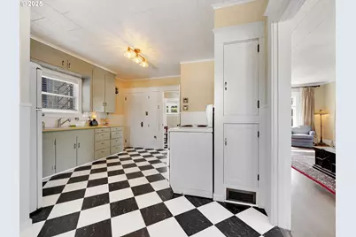 192 W Exchange St, Astoria, OR 97103 - Photo 13