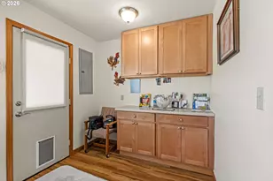 1050 N Myrtle St, Coquille, OR 97423 - Photo 9