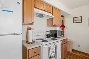 1050 N Myrtle St, Coquille, OR 97423 - Photo 11