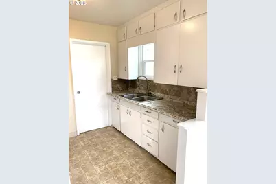 1423 S 7th Ave, Kelso, WA 98626 - Photo 7