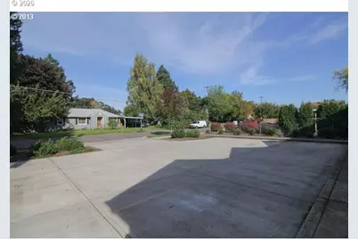 1552 E 3rd St, Newberg, OR 97132 - Photo 3