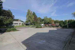 1552 E 3rd St, Newberg, OR 97132 - Photo 3