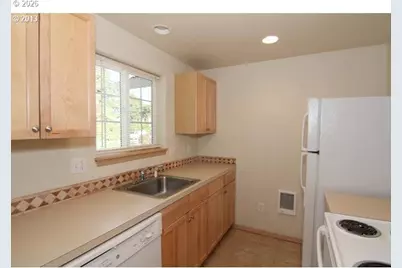 1552 E 3rd St, Newberg, OR 97132 - Photo 7