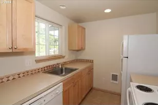 1552 E 3rd St, Newberg, OR 97132 - Photo 7