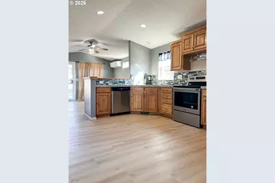 31 Manor Loop, Roseburg, OR 97471 - Photo 5