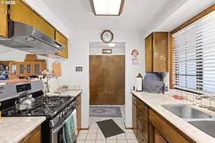 1375 NW Keasey St, Roseburg, OR 97471 - Photo 9