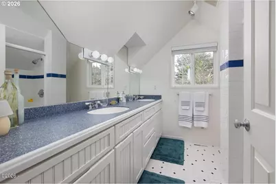 1004 SW 10th Place, Lincoln City, OR 97367 - Photo 33