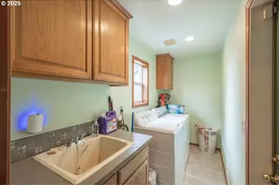 609 Van Buren St, Oregon City, OR 97045 - Photo 17