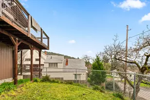 1010 NE Malheur Ave, Roseburg, OR 97470 - Photo 25