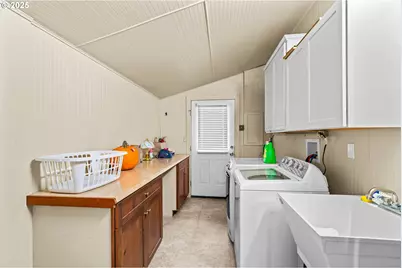 1010 NE Malheur Ave, Roseburg, OR 97470 - Photo 3