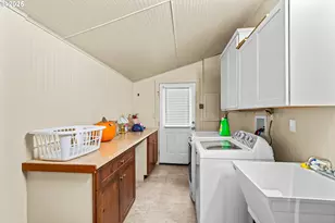 1010 NE Malheur Ave, Roseburg, OR 97470 - Photo 3