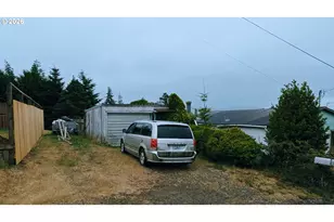 745 E 8th St, Coquille, OR 97423 - Photo 3