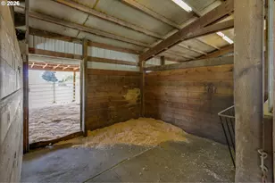 28015 Crossley Ln, Eugene, OR 97402 - Photo 17