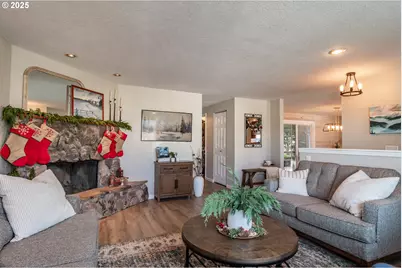 132 Aspen Ct, Roseburg, OR 97471 - Photo 5