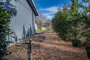 132 Aspen Ct, Roseburg, OR 97471 - Photo 43