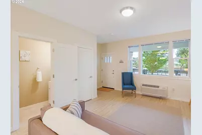 10827 E Burnside St, Portland, OR 97216 - Photo 13