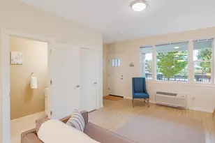 10827 E Burnside St, Portland, OR 97216 - Photo 13