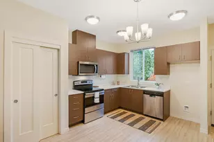 10827 E Burnside St, Portland, OR 97216 - Photo 11