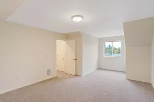 10827 E Burnside St, Portland, OR 97216 - Photo 23