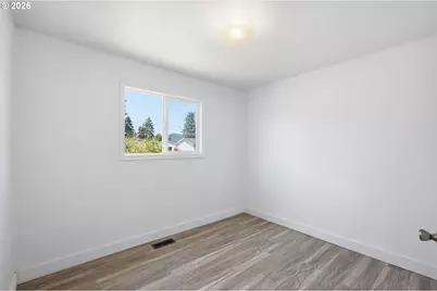 5135 C St, Springfield, OR 97478 - Photo 7